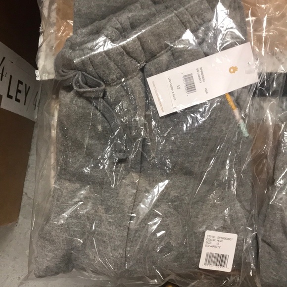 ⚡️FLASH SALE⚡️ SG Varsity Favorite Sweats 8/12/14! - Picture 5 of 8